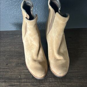 Sorel Tan Ankle Booties with Suede Finish